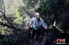 东西问丨美国学者攀登古蜀道：“